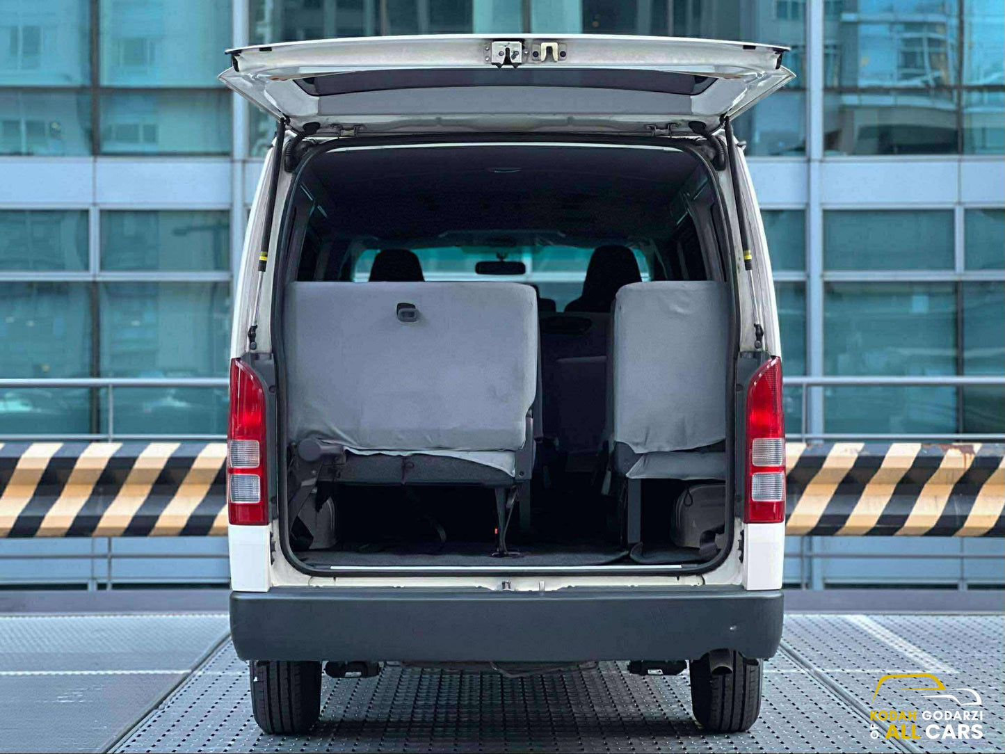 2023 Toyota Hiace Commuter 3.0, Manual, Diesel