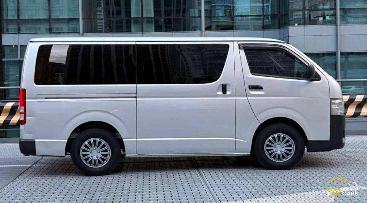 2023 Toyota Hiace Commuter 3.0, Manual, Diesel