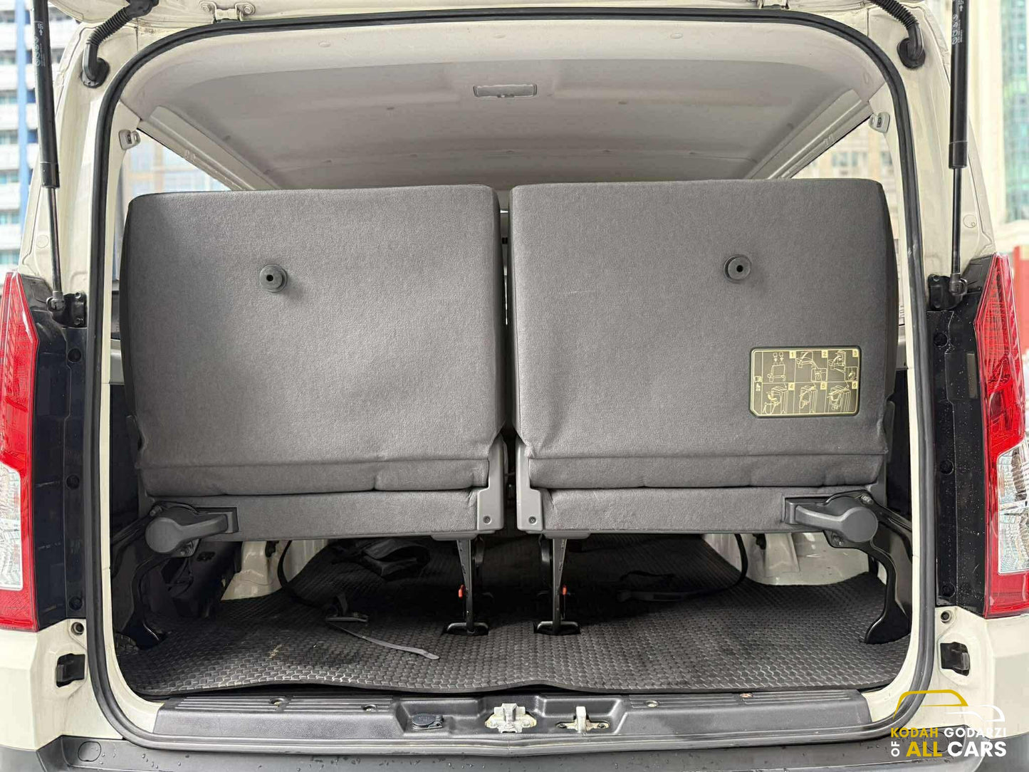 2019 Toyota HiAce Commuter Deluxe 2.8, Manual, Diesel