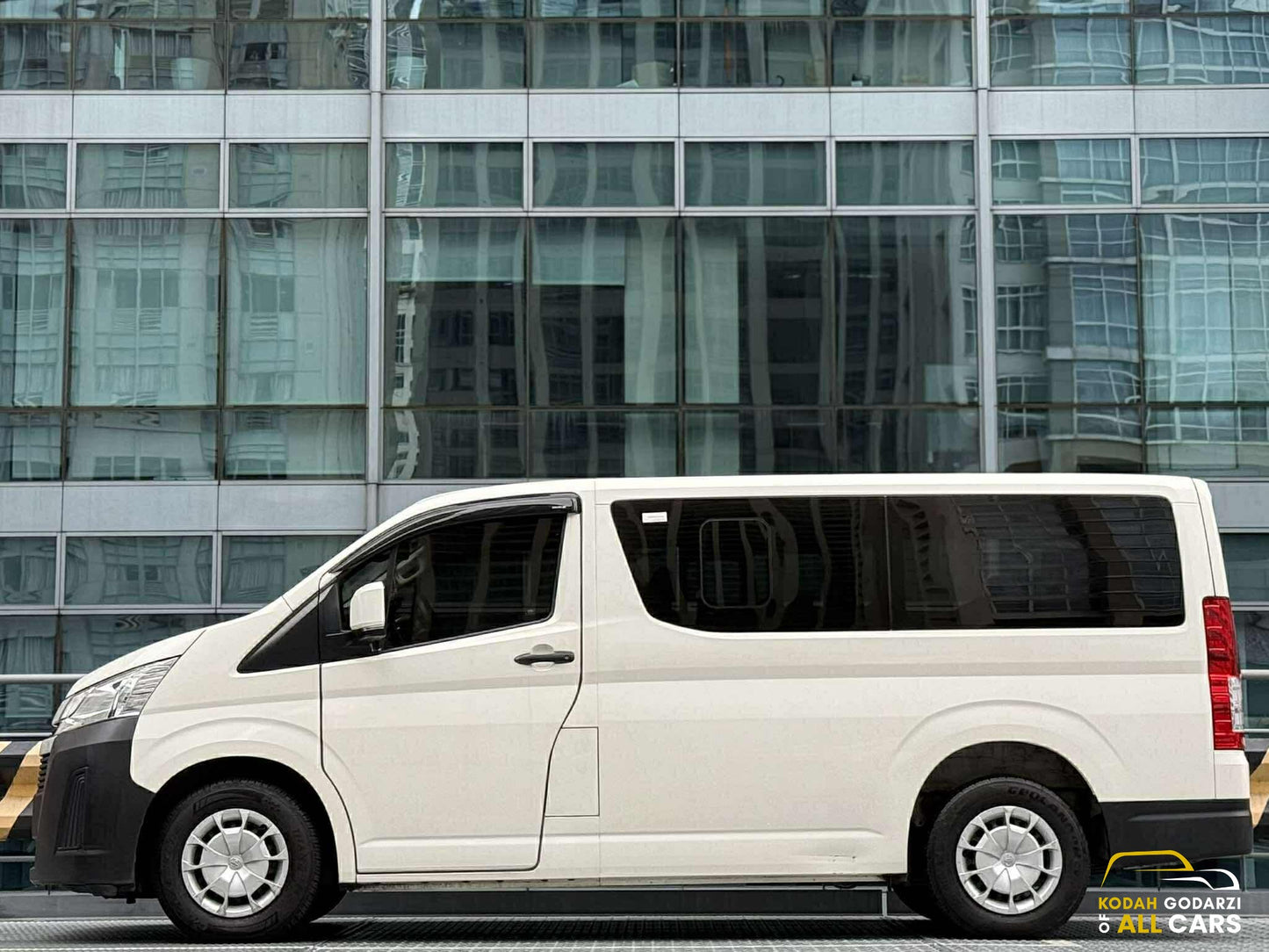2019 Toyota HiAce Commuter Deluxe 2.8, Manual, Diesel