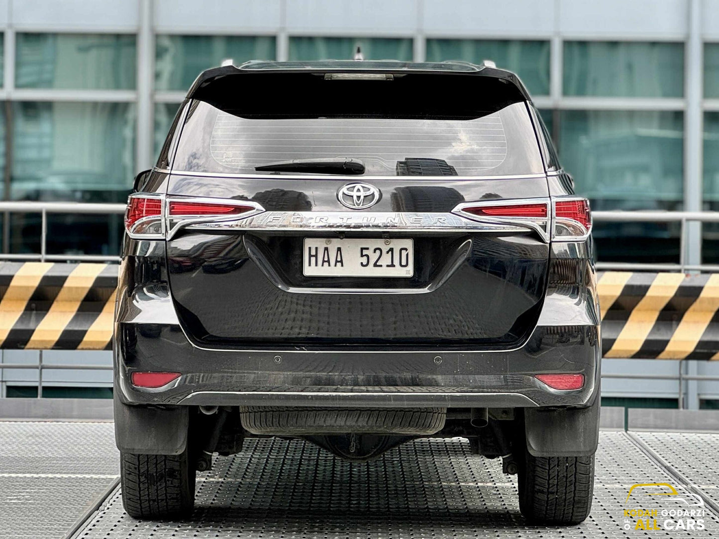 2017 Toyota Fortuner V 4x2 2.4, Automatic, Diesel