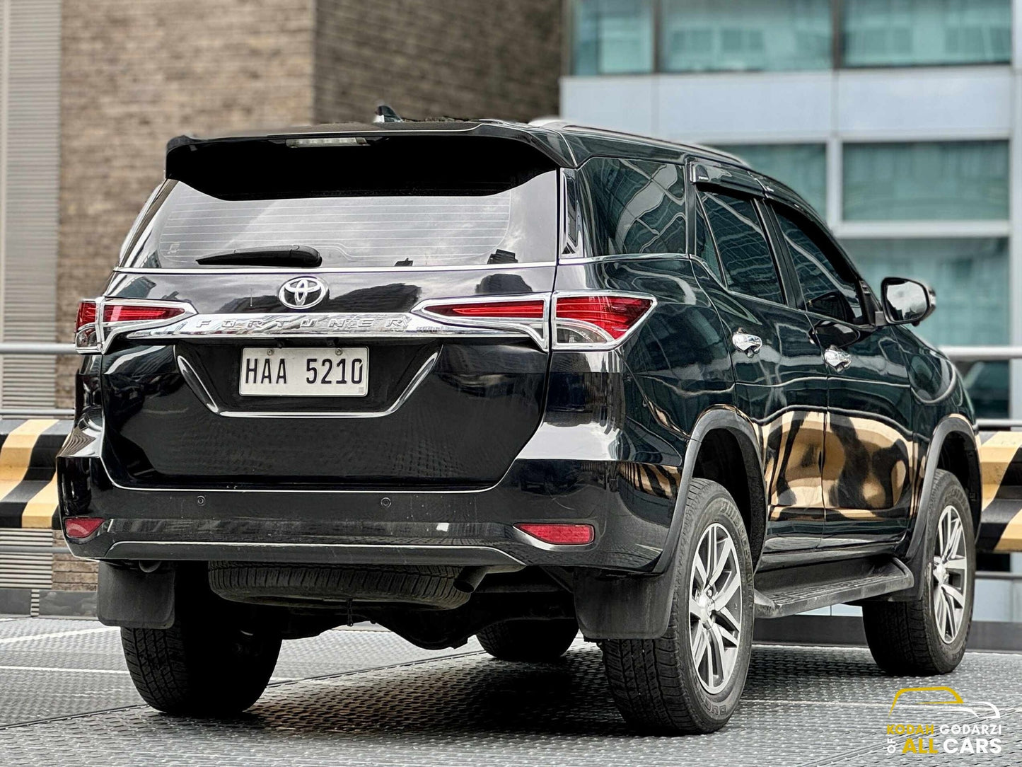 2017 Toyota Fortuner V 4x2 2.4, Automatic, Diesel