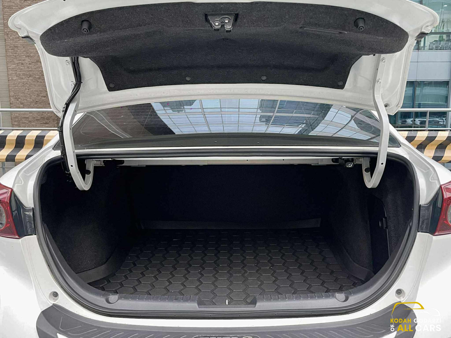 2016 Mazda 3 1.6, Automatic, Gas