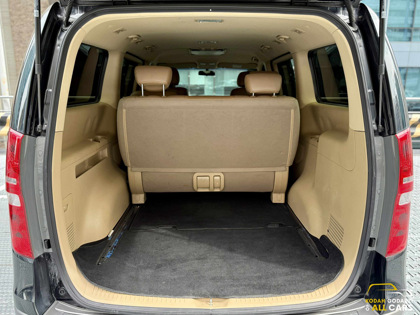 2020 Hyundai Grand Starex 2.5 Gold, Automatic, Diesel