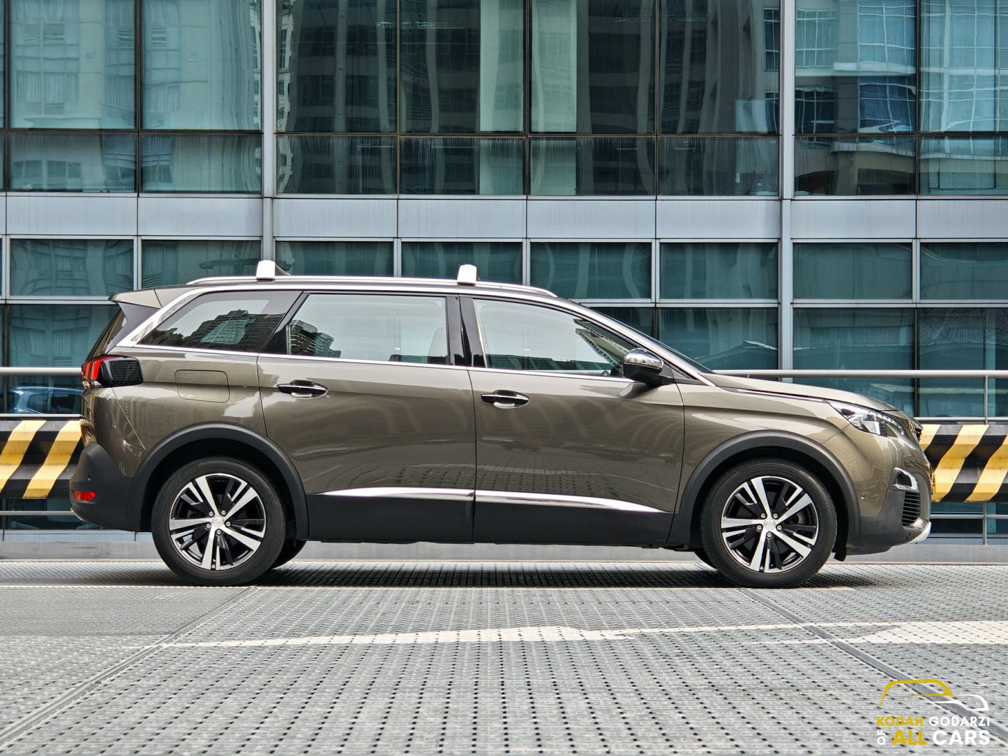 2021 Peugeot 5008 Allure, Automatic, Gas