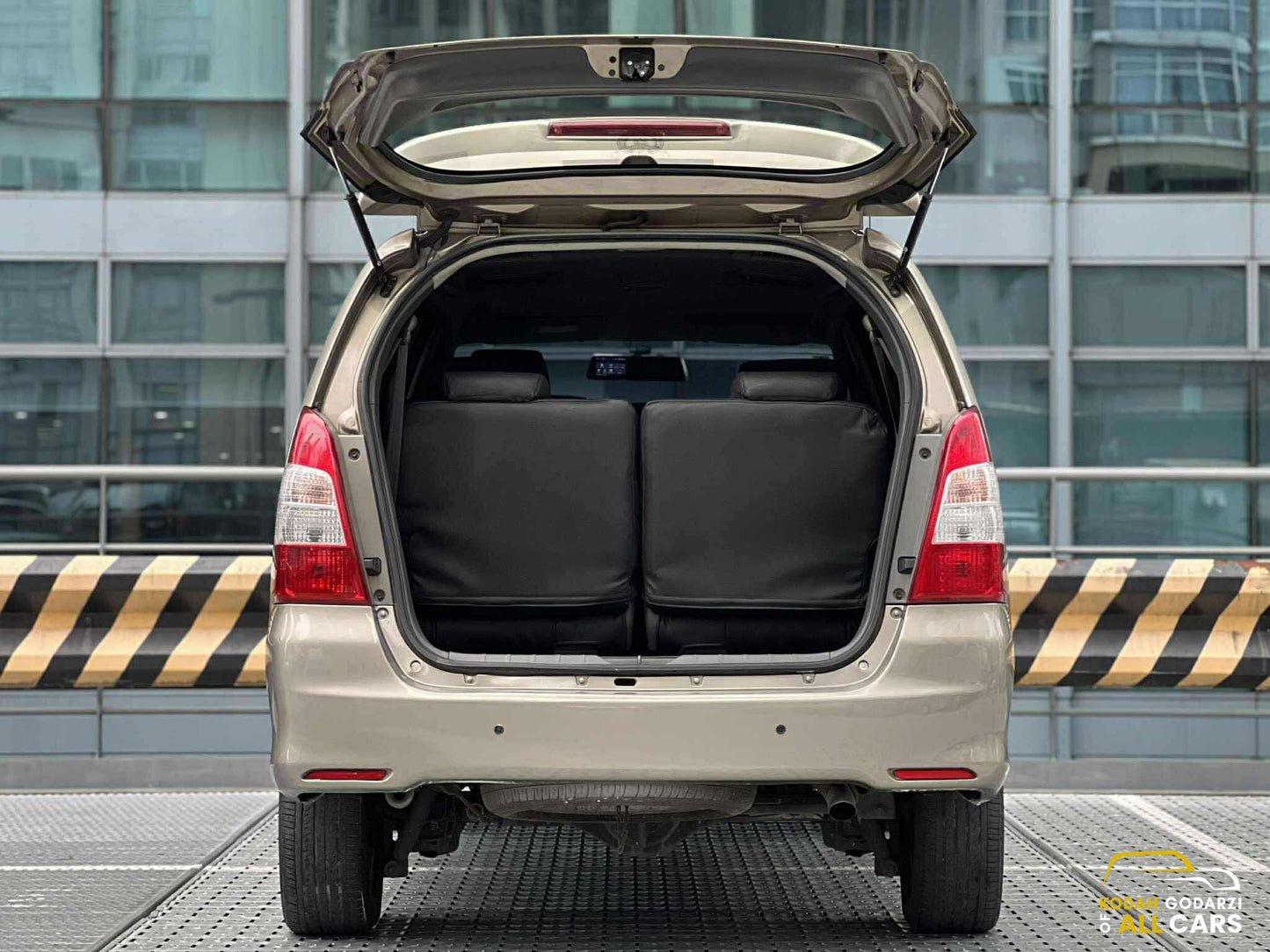2013 Toyota Innova 2.5 E, Automatic, Diesel