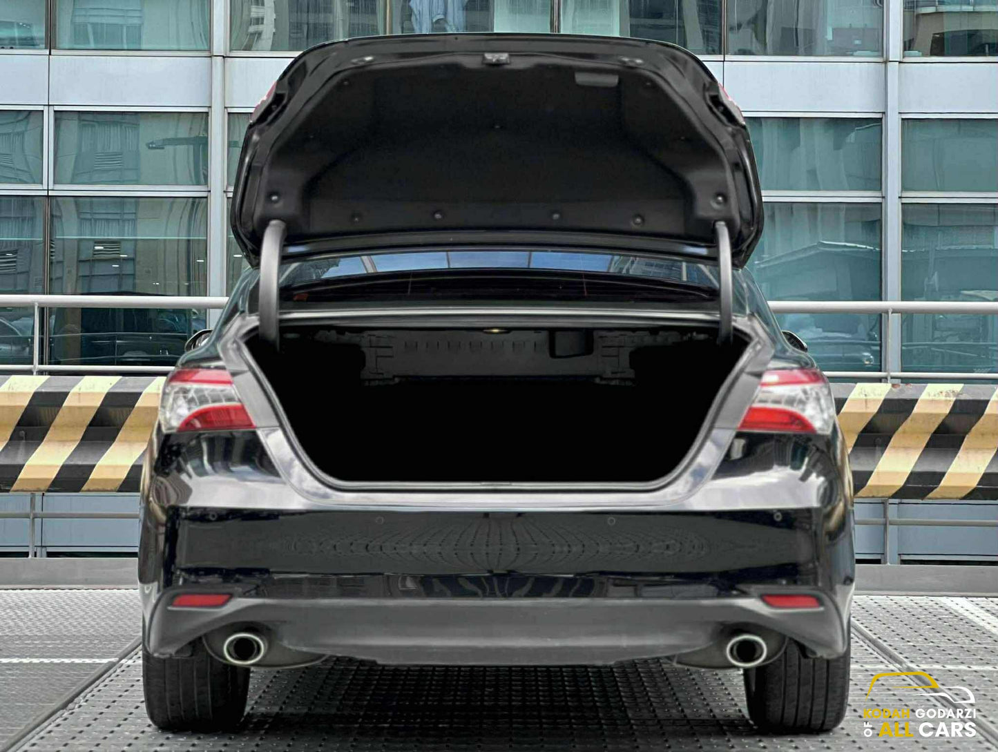 2020 Toyota Camry 2.5 V, Automatic, Gas