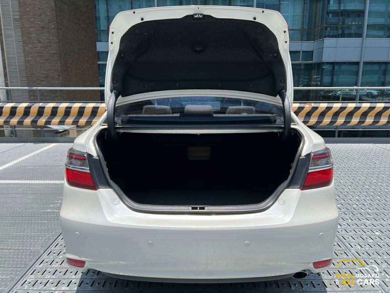 2016 Toyota Camry 2.5 V, Automatic, Gas