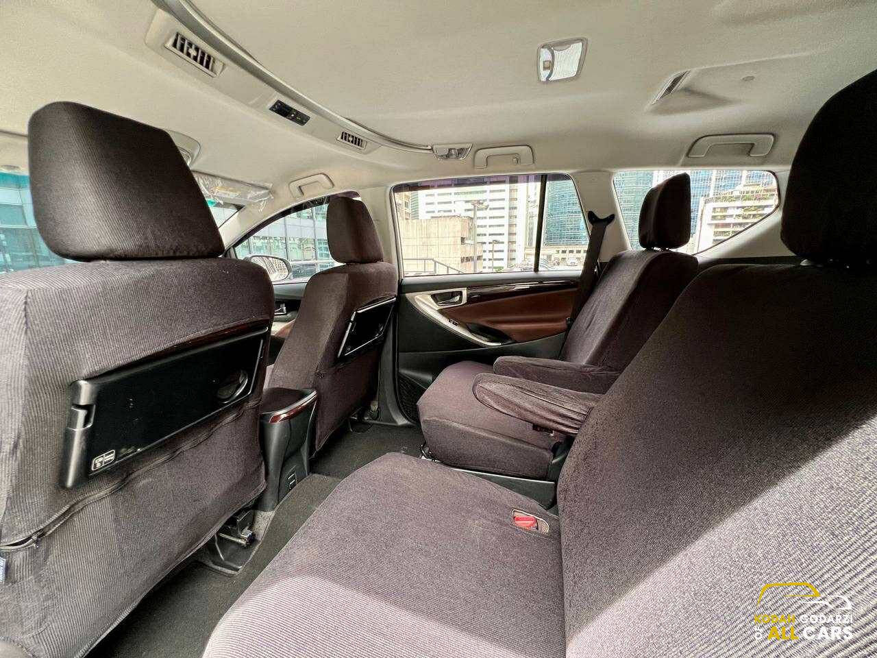 2022 Toyota Innova 2.8 V, Automatic, Diesel