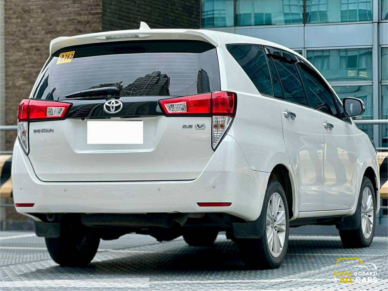 2022 Toyota Innova 2.8 V, Automatic, Diesel