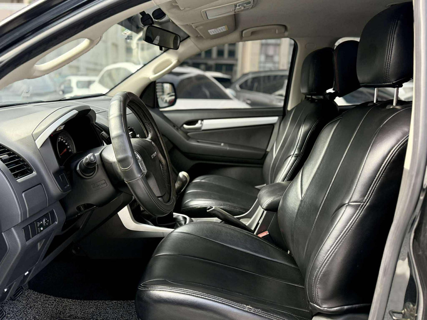 2018 Isuzu MUX LSA 4x2 2.5, Manual, Diesel