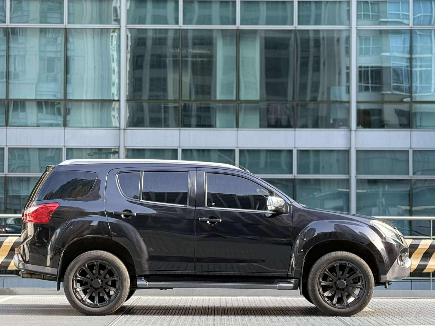 2018 Isuzu MUX LSA 4x2 2.5, Manual, Diesel