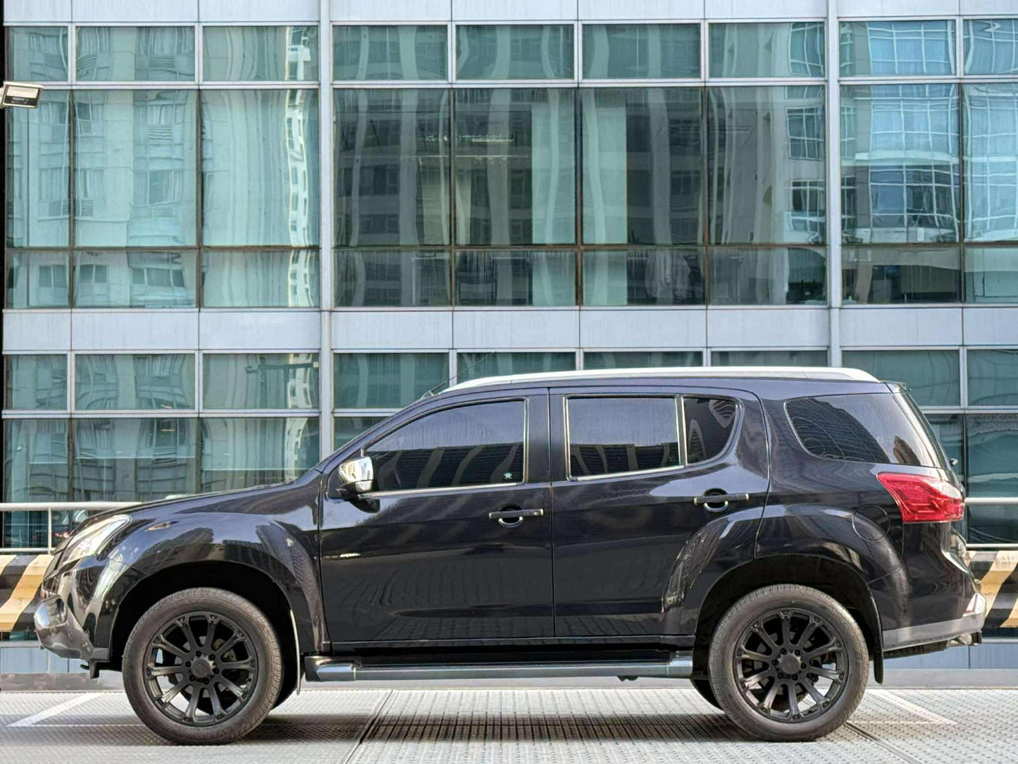 2018 Isuzu MUX LSA 4x2 2.5, Manual, Diesel