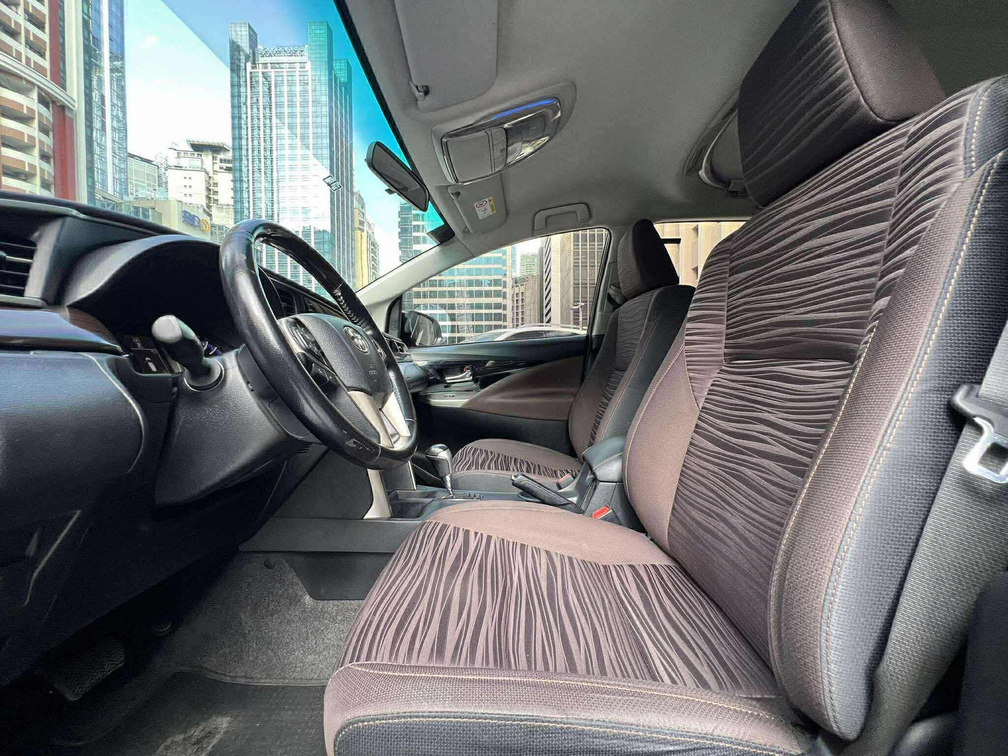 2022 Toyota Innova 2.8 V, Automatic, Diesel