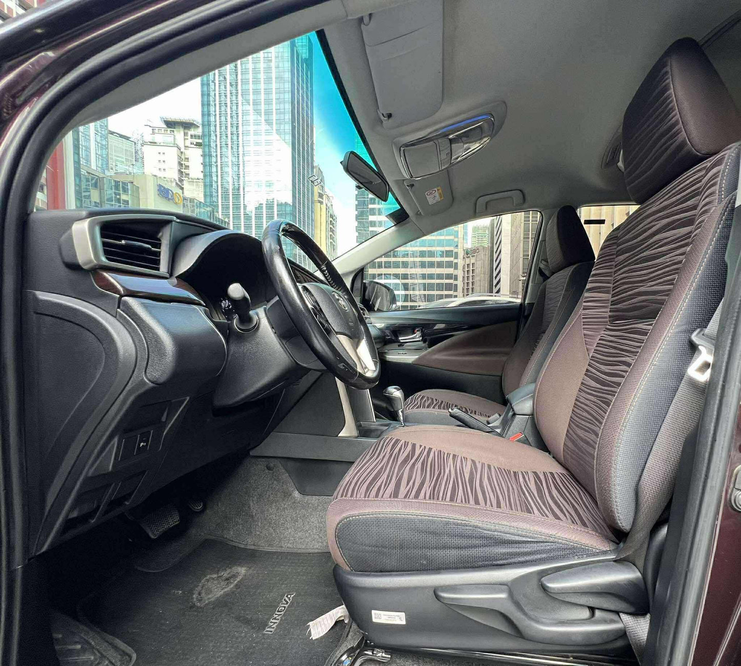 2022 Toyota Innova 2.8 V, Automatic, Diesel