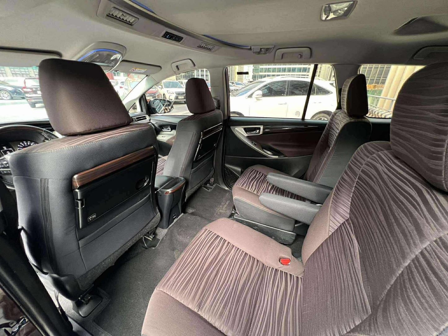 2022 Toyota Innova 2.8 V, Automatic, Diesel