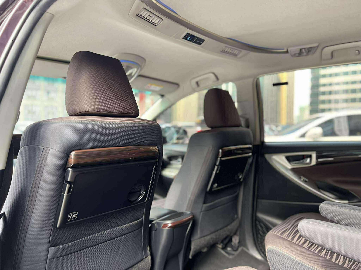 2022 Toyota Innova 2.8 V, Automatic, Diesel