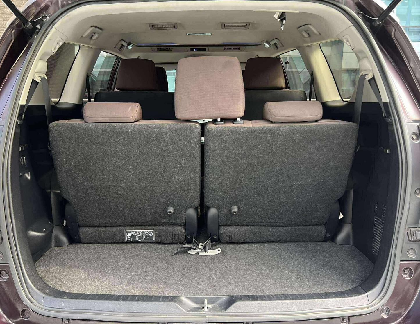 2022 Toyota Innova 2.8 V, Automatic, Diesel