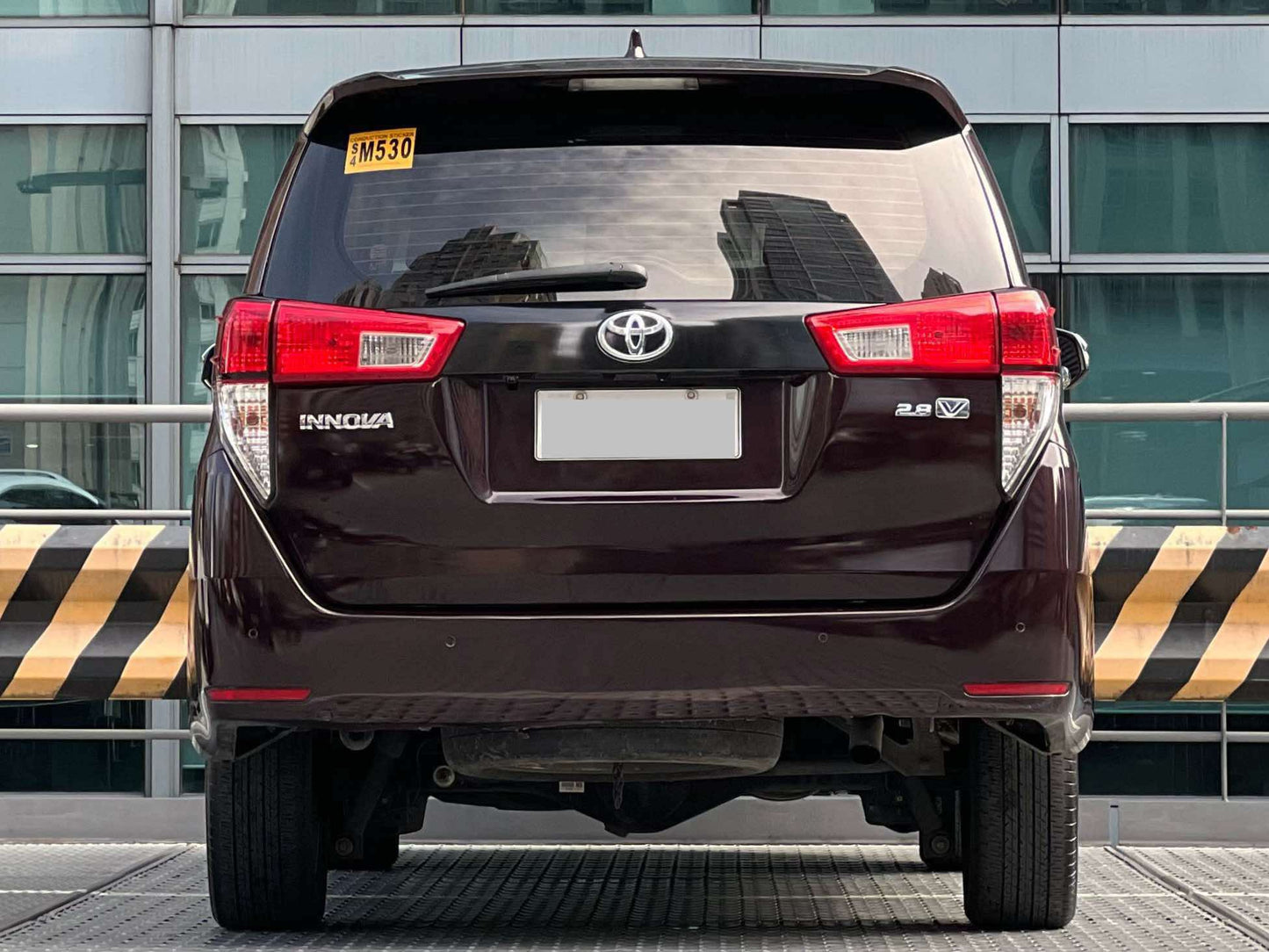 2022 Toyota Innova 2.8 V, Automatic, Diesel