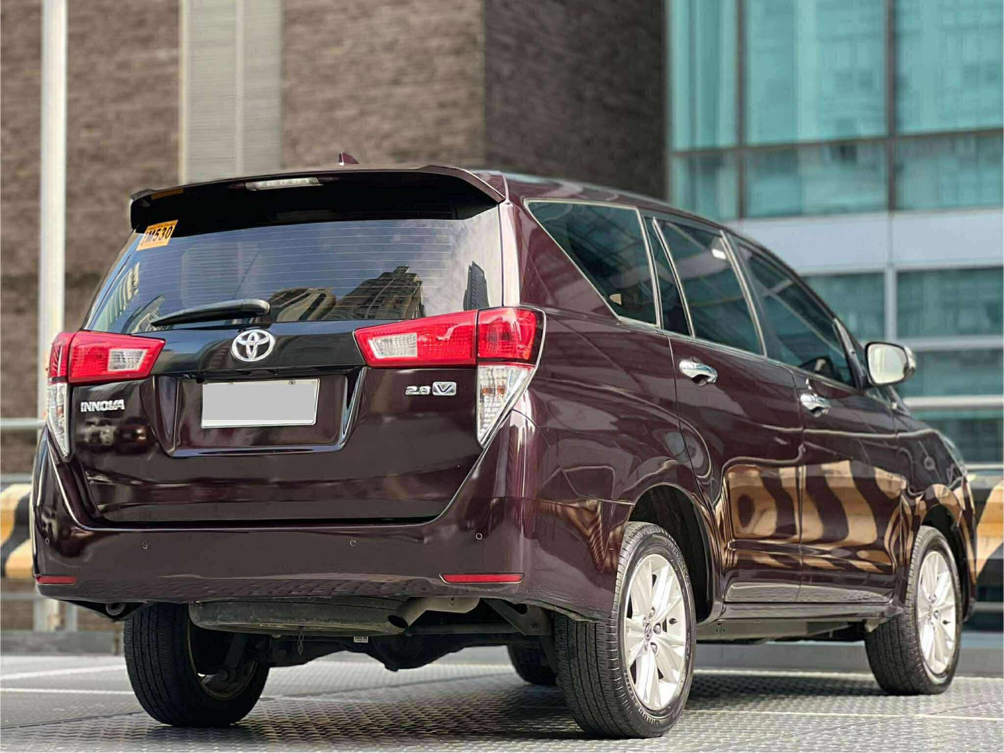 2022 Toyota Innova 2.8 V, Automatic, Diesel