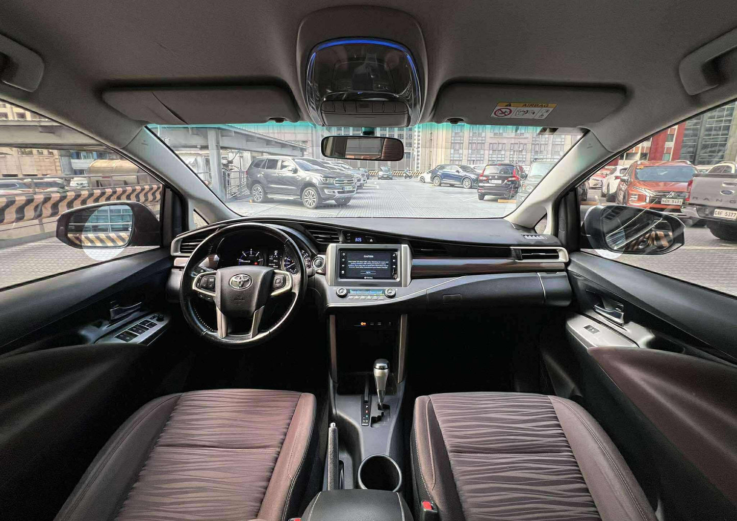 2022 Toyota Innova 2.8 V, Automatic, Diesel