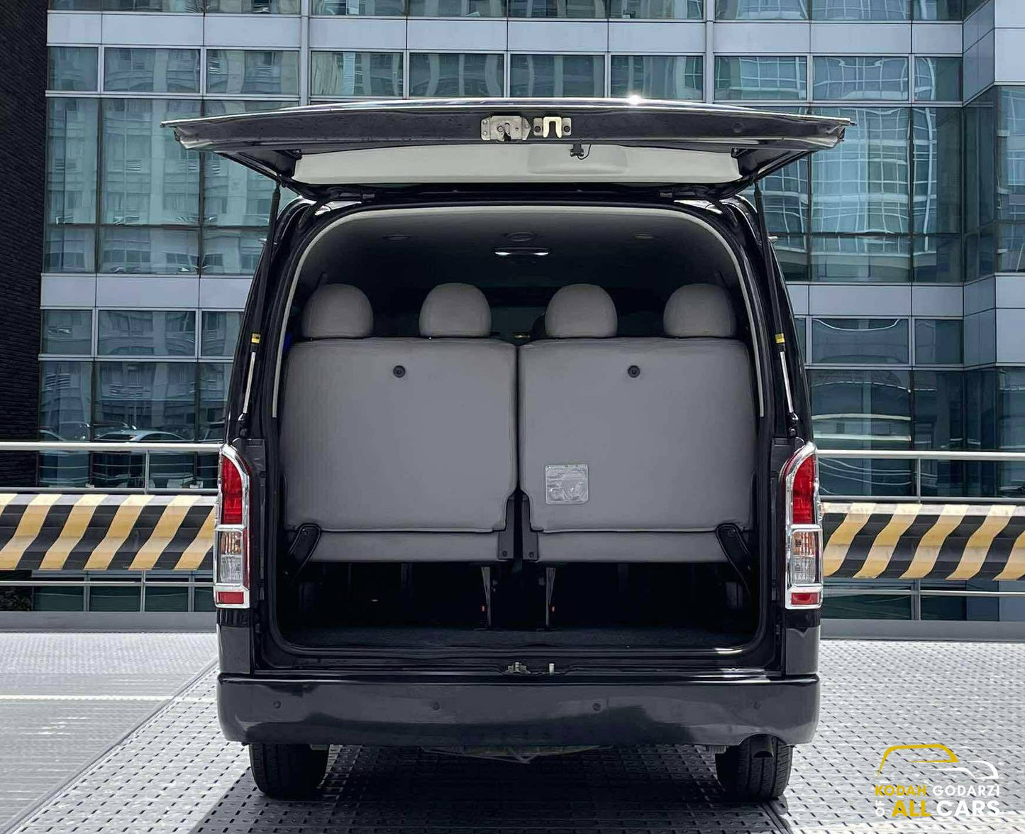 2019 Toyota Hiace Super Grandia Leather 3.0, Automatic, Diesel