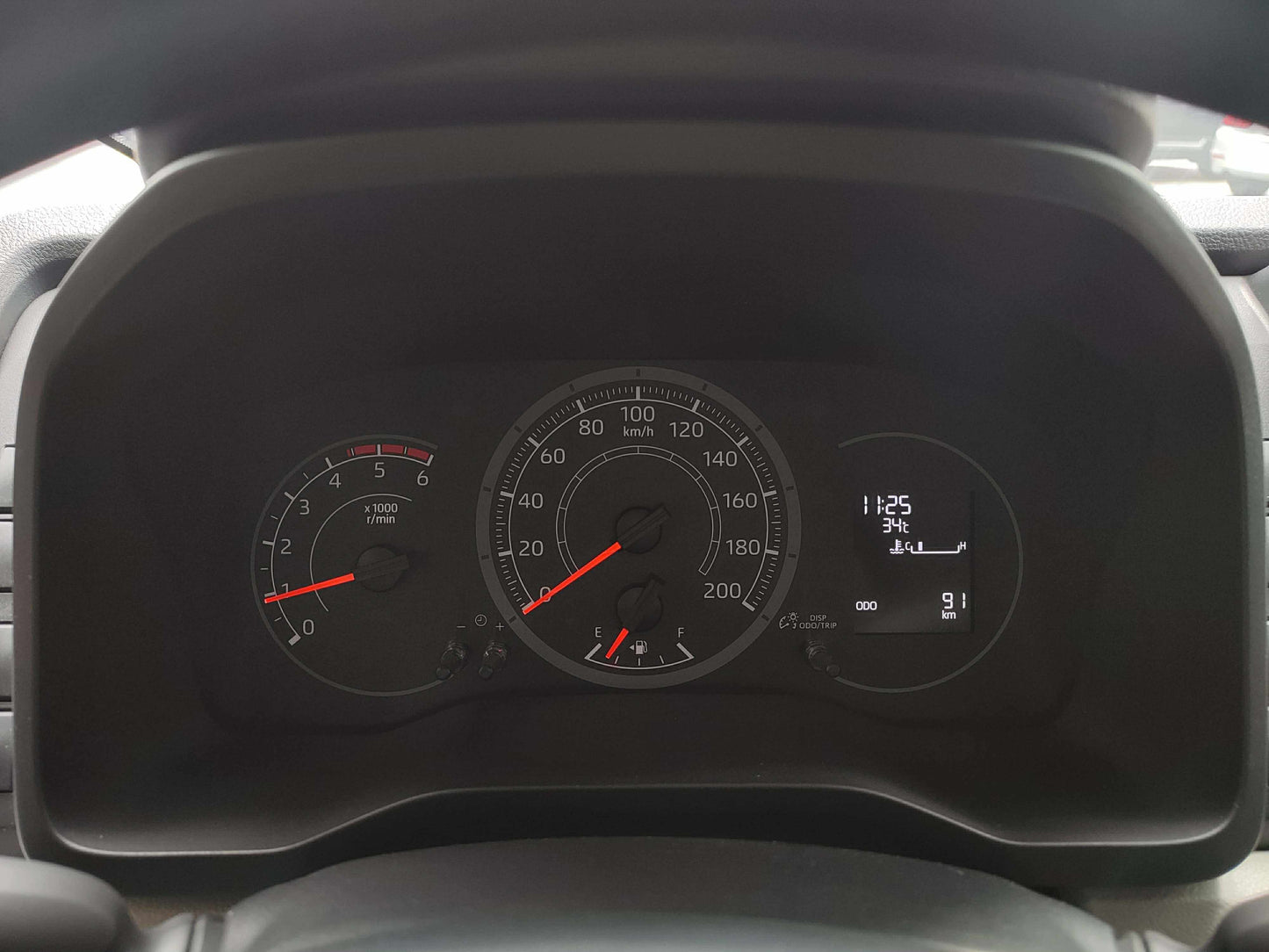 2025 Toyota Commuter 2.8 Deluxe, Manual, Diesel