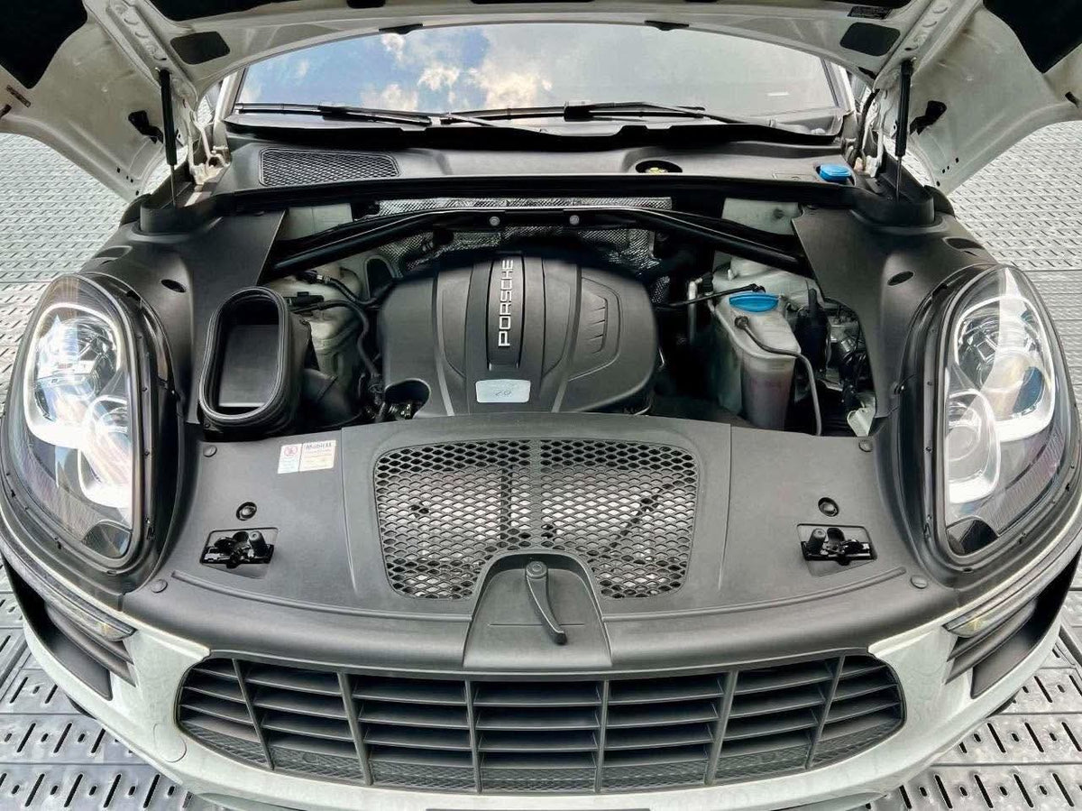 2015 Porsche Macan 2.0 Turbocharged AWD, Automatic, Gas