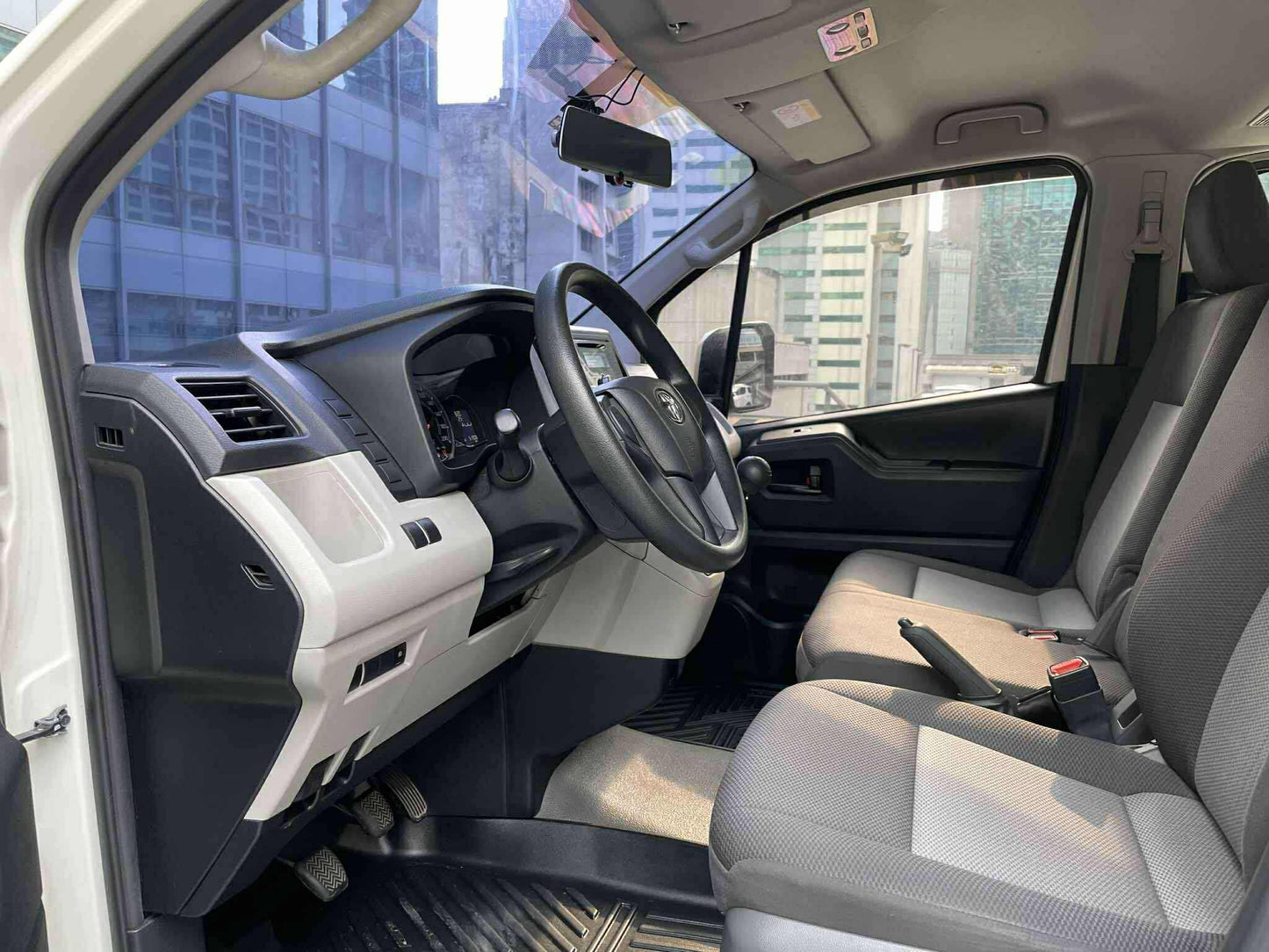 2019 Toyota Hiace Commuter Deluxe 2.8, Manual, Diesel