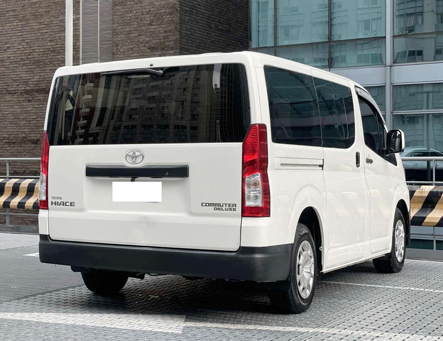 2019 Toyota Hiace Commuter Deluxe 2.8, Manual, Diesel