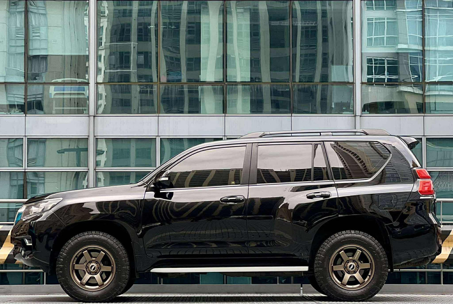 2011 Toyota Land Cruiser Prado VX 4.0 V6 4x4, Automatic, Gas