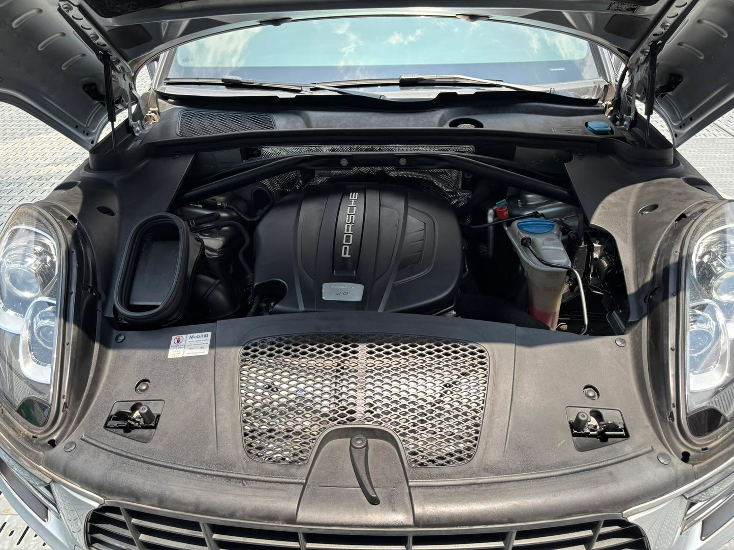 2016 Porsche Macan 2.0 Turbo, Automatic, Gas