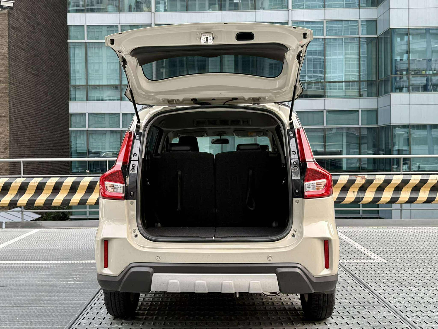2025 Suzuki XL7 Hybrid GLX, Automatic, Gas