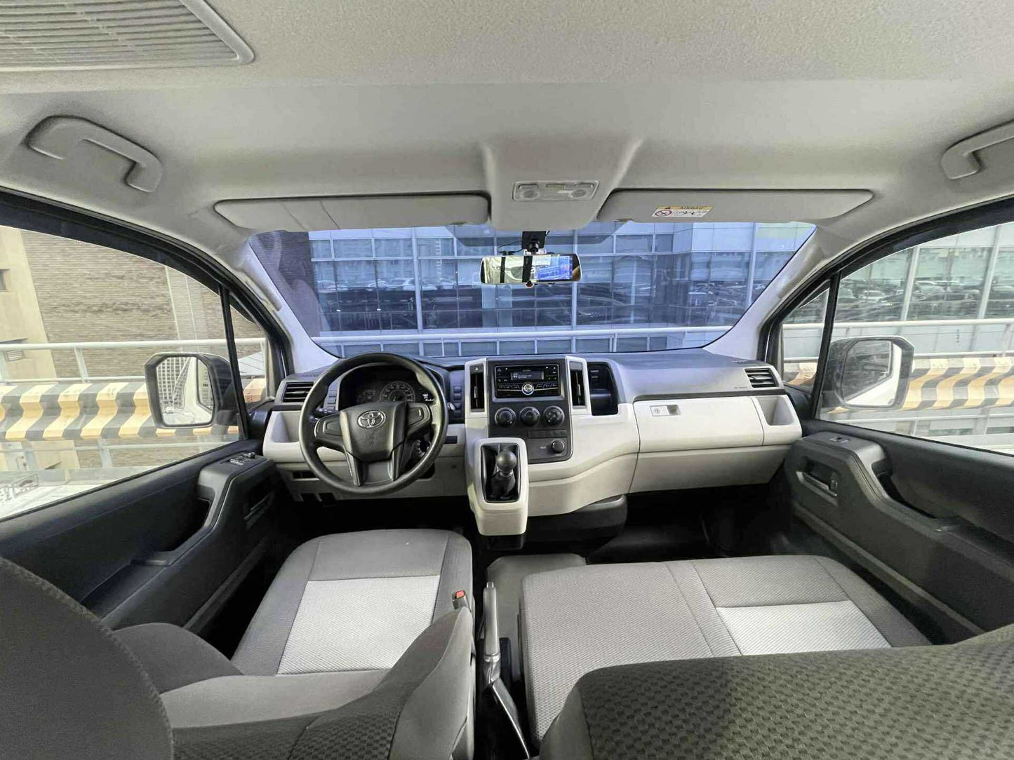 2019 Toyota Hiace Commuter Deluxe 2.8, Manual, Diesel