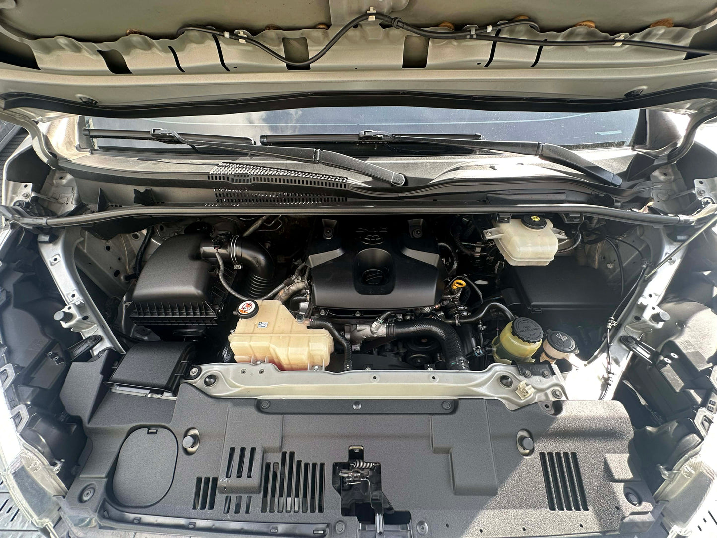 2020 Toyota Hi Ace 2.8, Commuter Deluxe, Manual, Diesel