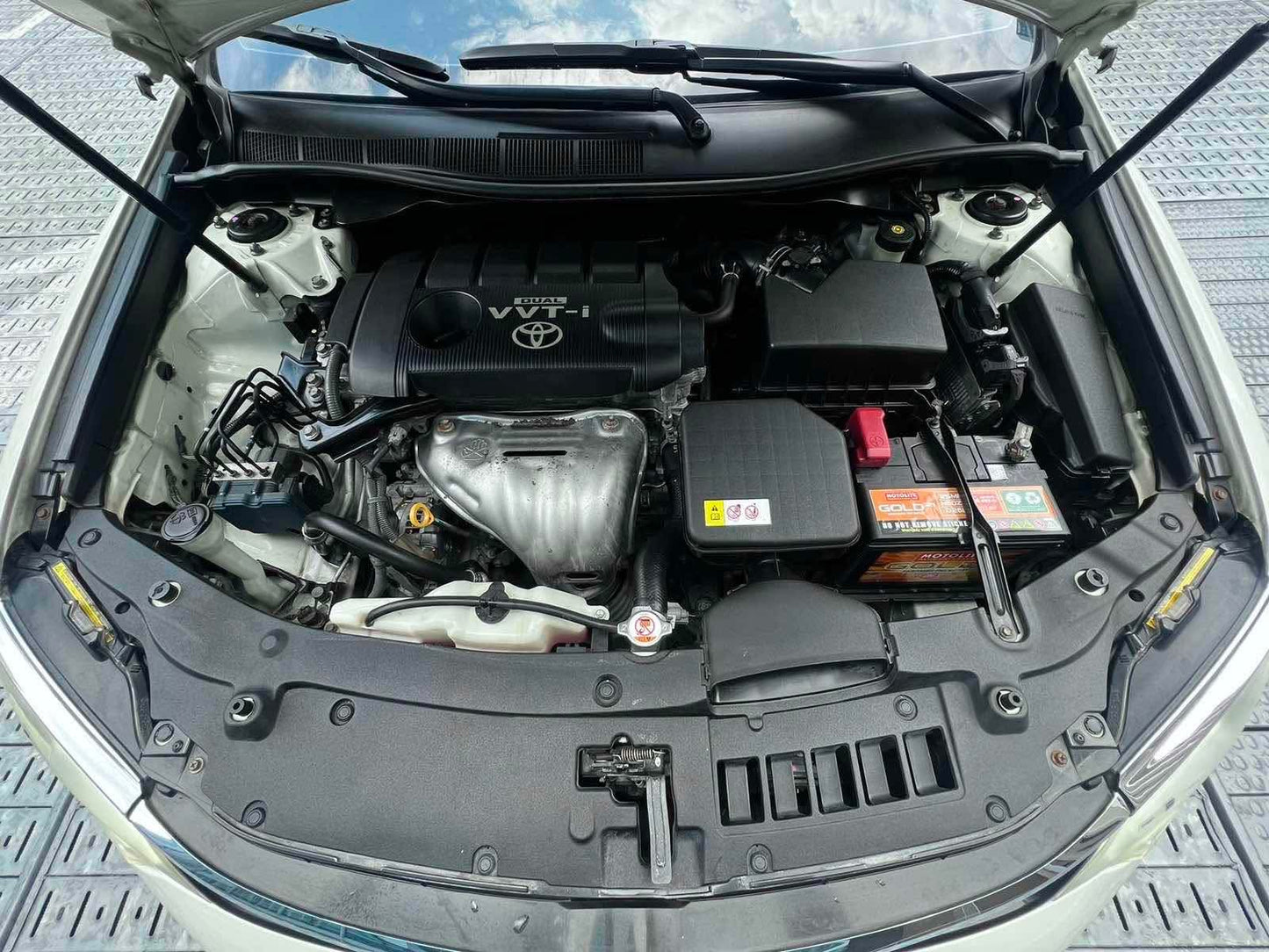 2017 Toyota Camry 2.5 V, Automatic, Gas