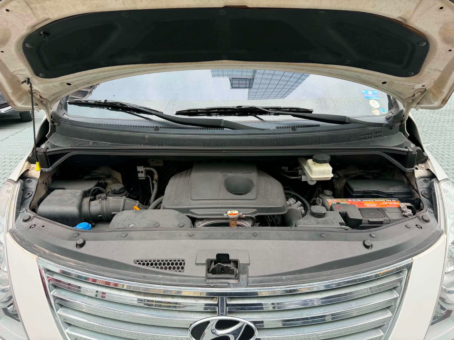 2015 Hyundai Starex Gold 2.5, Automatic, Diesel