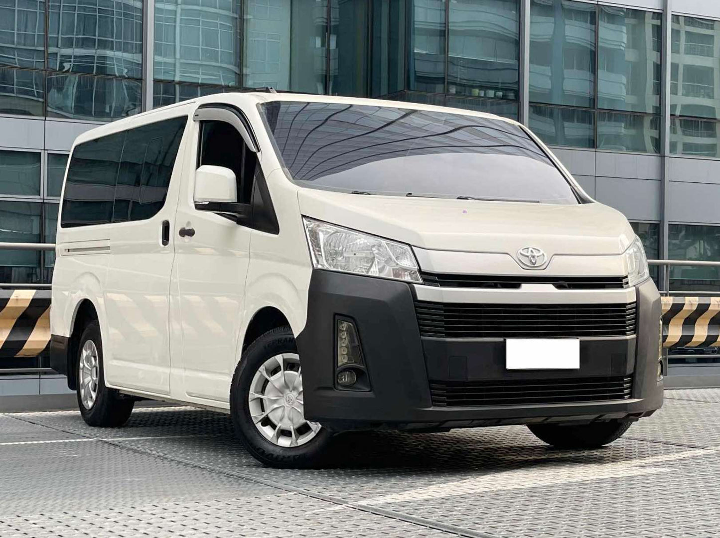 2019 Toyota Hiace Commuter Deluxe 2.8, Manual, Diesel