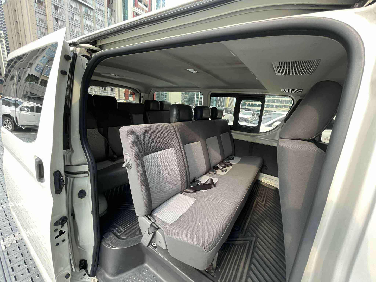 2019 Toyota Hiace Commuter Deluxe 2.8, Manual, Diesel