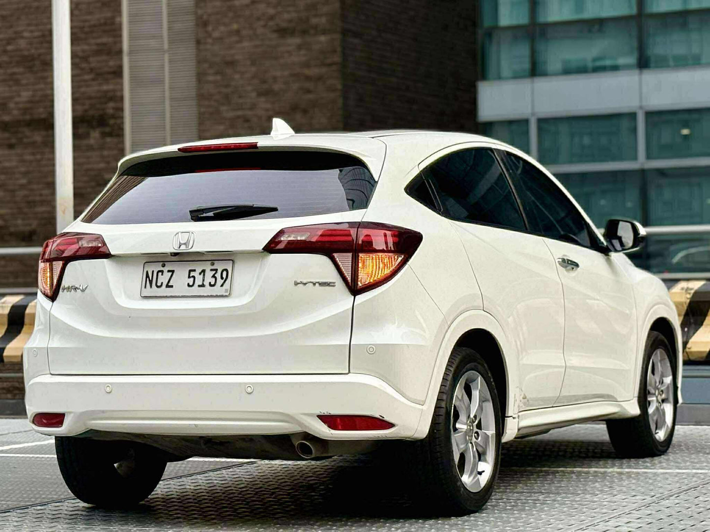 2016 Honda HRV 1.8 EL, Automatic, Gas