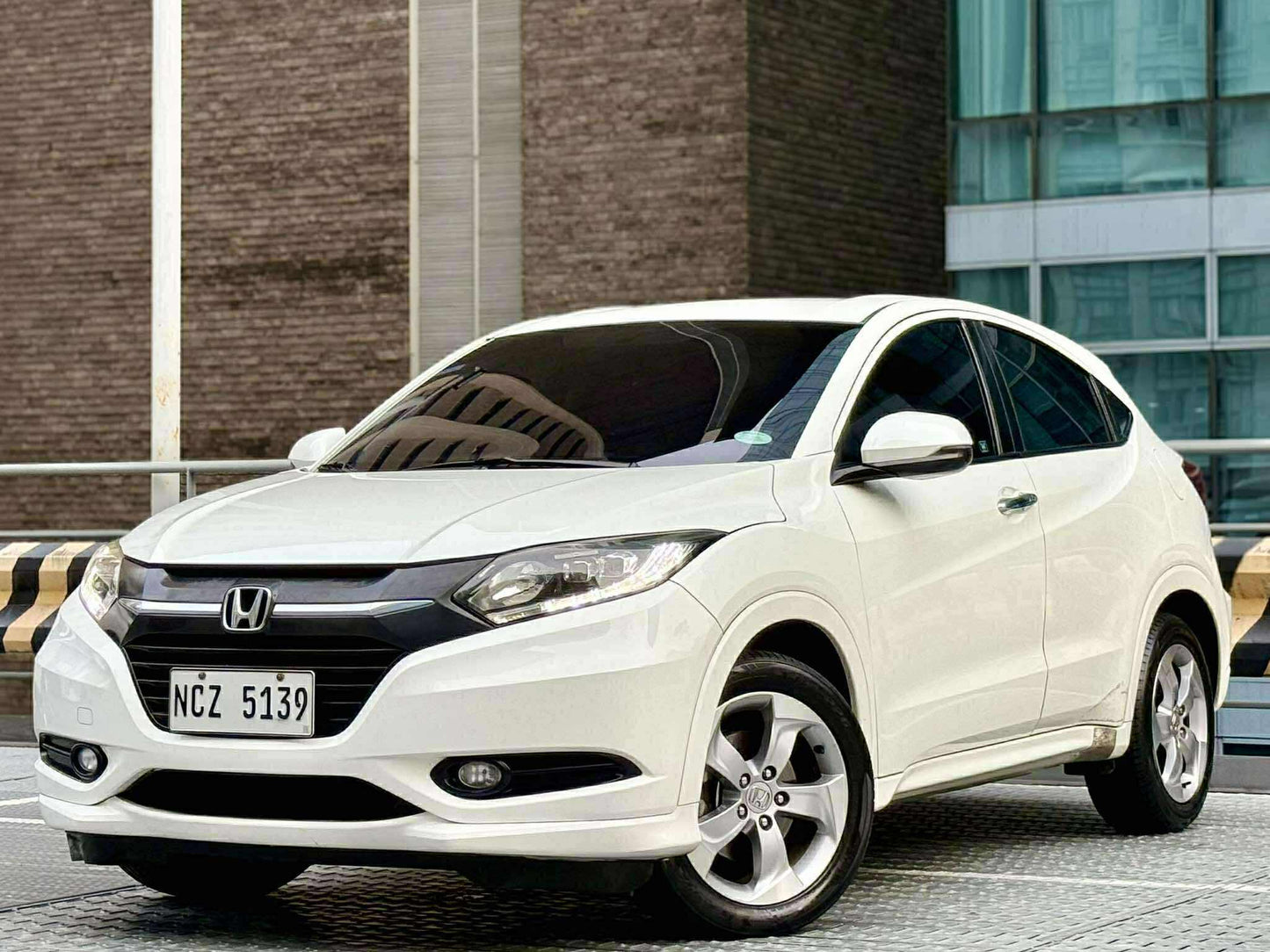 2016 Honda HRV 1.8 EL, Automatic, Gas
