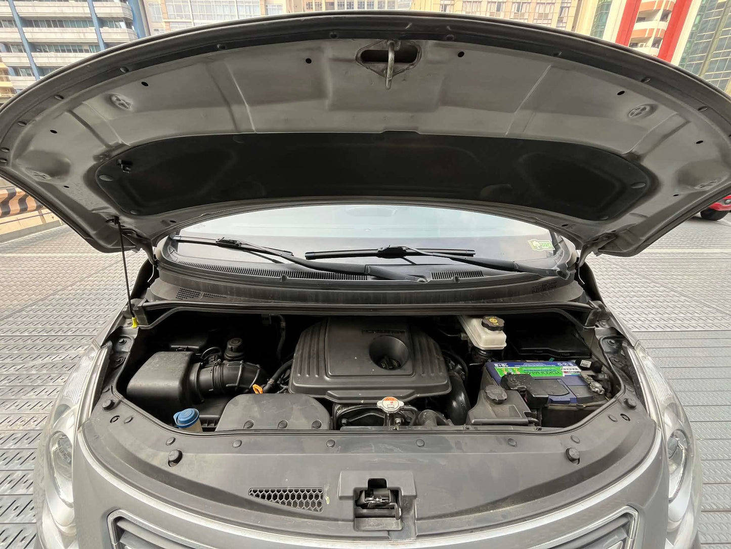 2016 Hyundai Grand Starex 2.5 VGT, Automatic, Diesel