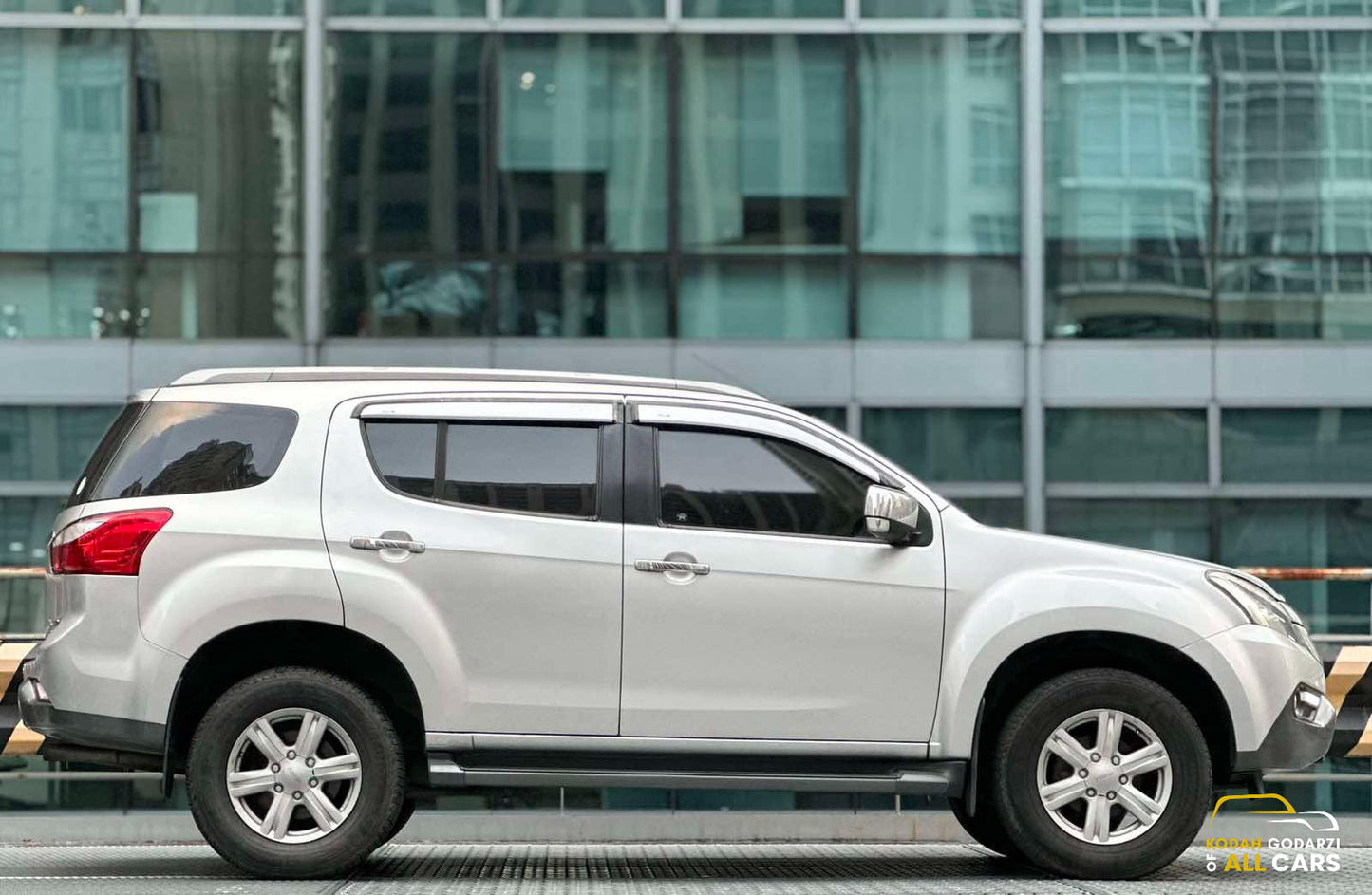 2016 Isuzu MUX 3.0 LSA 4x2, Automatic, Diesel