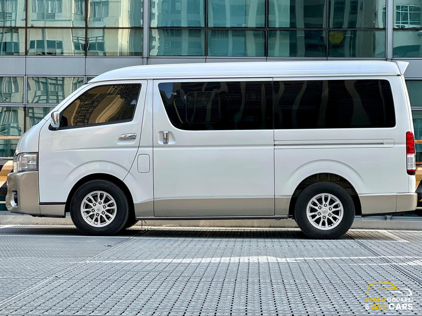 2017 Toyota HiAce Super Grandia 3.0, Automatic, Diesel