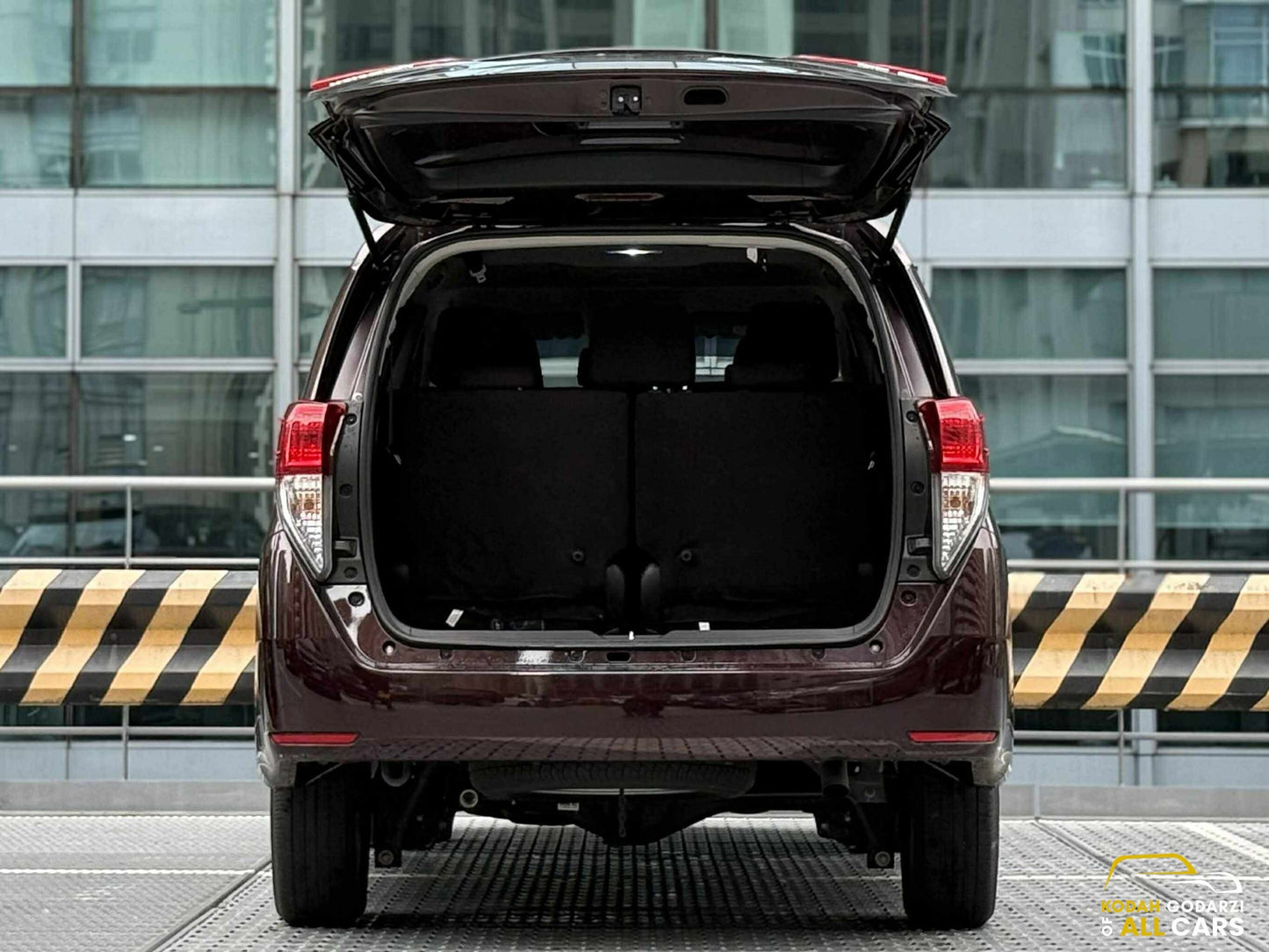 2022 Toyota Innova 2.8 E, Manual, Diesel