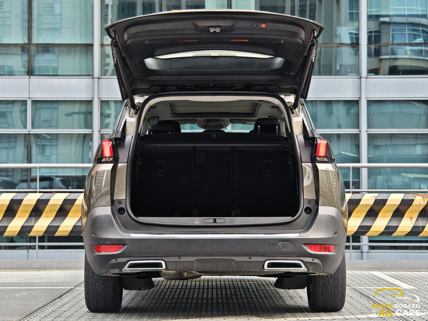 2021 Peugeot 5008 Allure, Automatic, Gas
