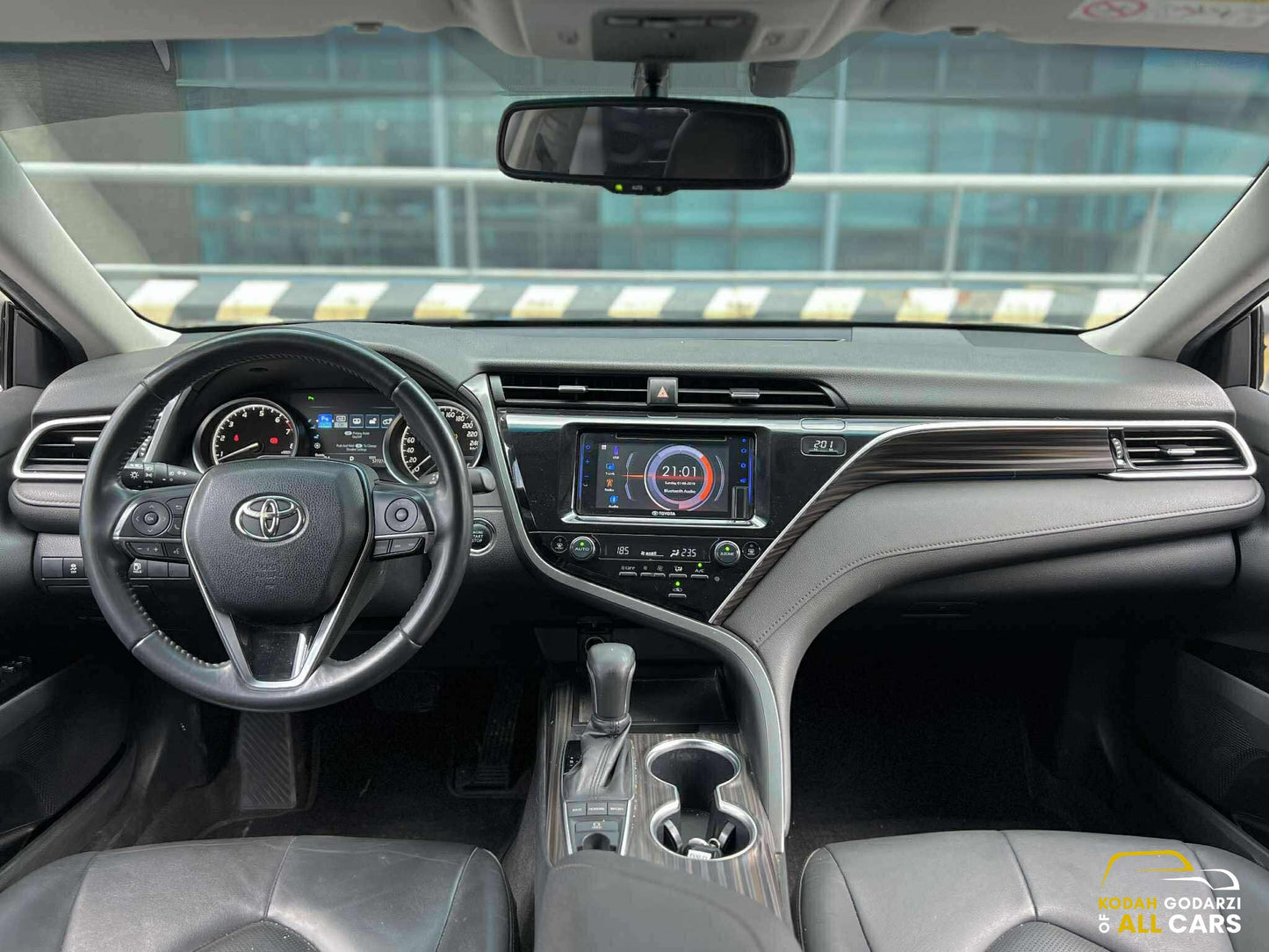 2020 Toyota Camry 2.5 V, Automatic, Gas
