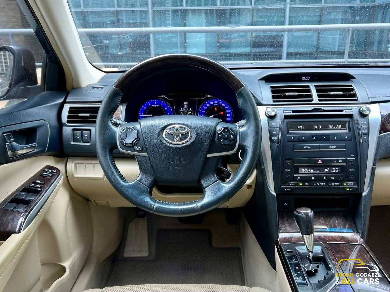 2016 Toyota Camry 2.5 V, Automatic, Gas