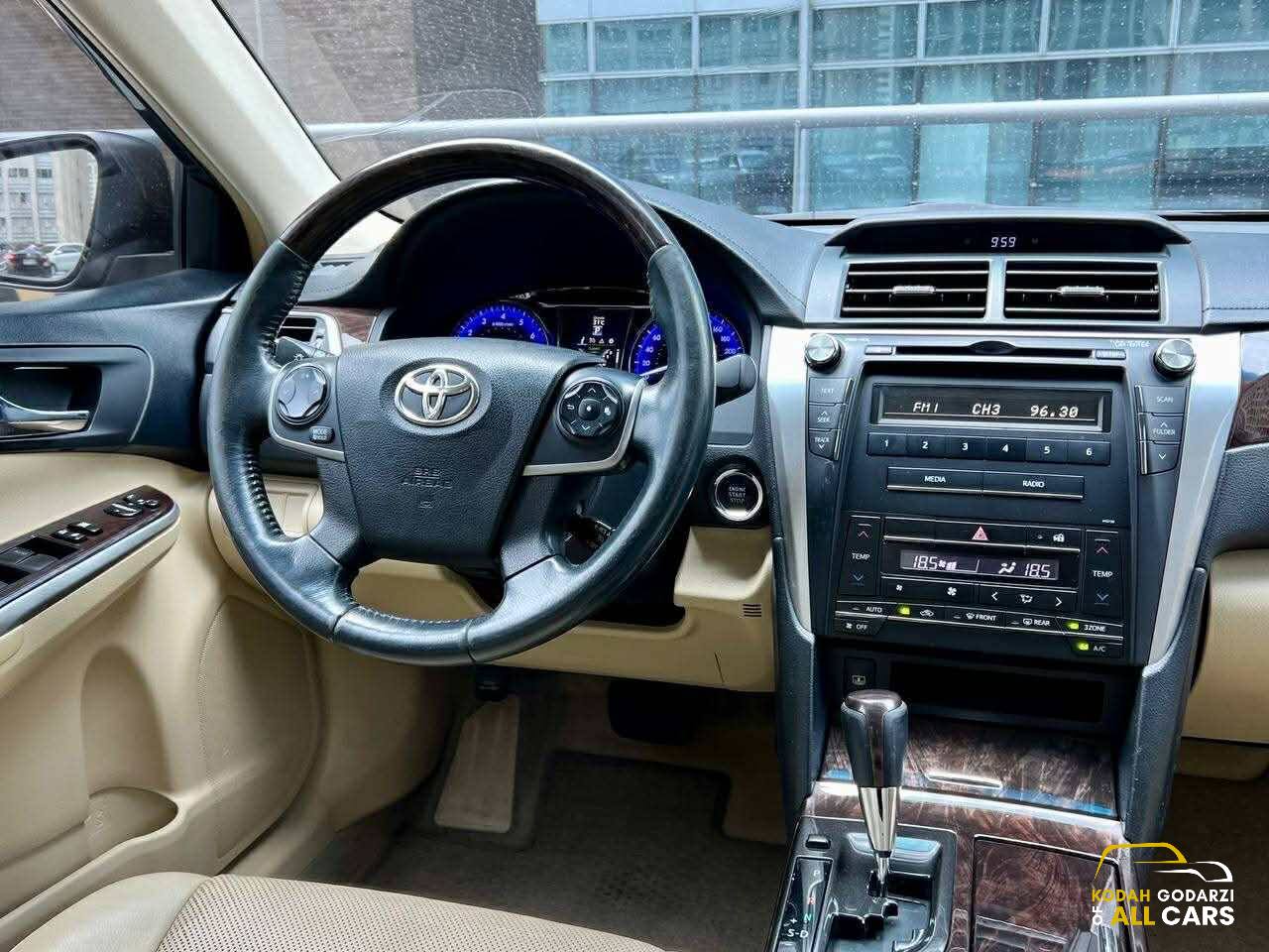 2016 Toyota Camry 2.5 V, Automatic, Gas