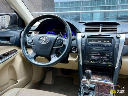 2016 Toyota Camry 2.5 V, Automatic, Gas